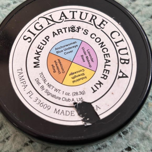 Signature Club A - Picture 2 of 2